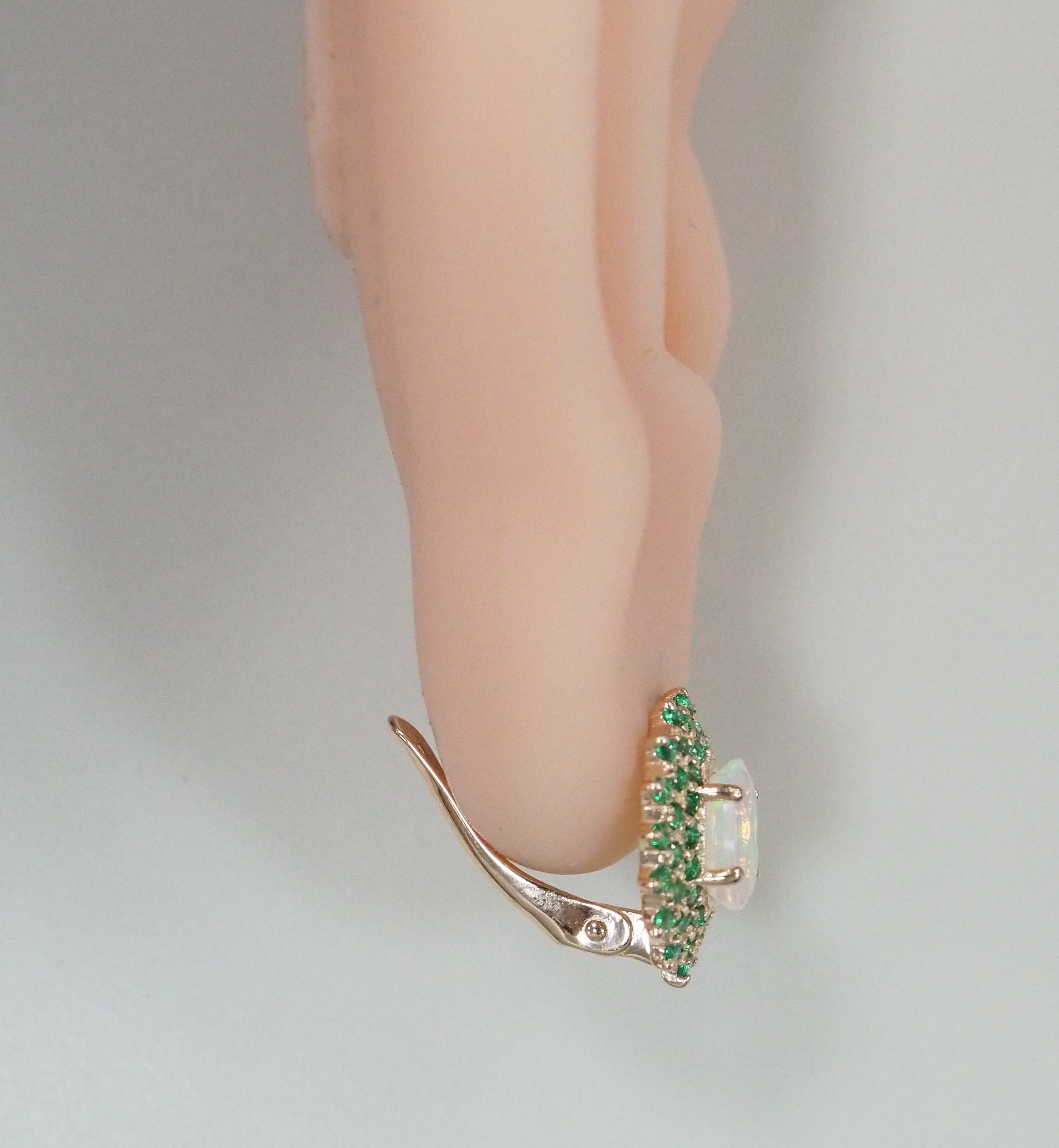 Серебряные серьги с опалами